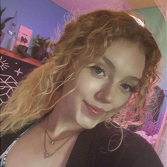 Meet your Posher, Emily - Picture 4 of 5